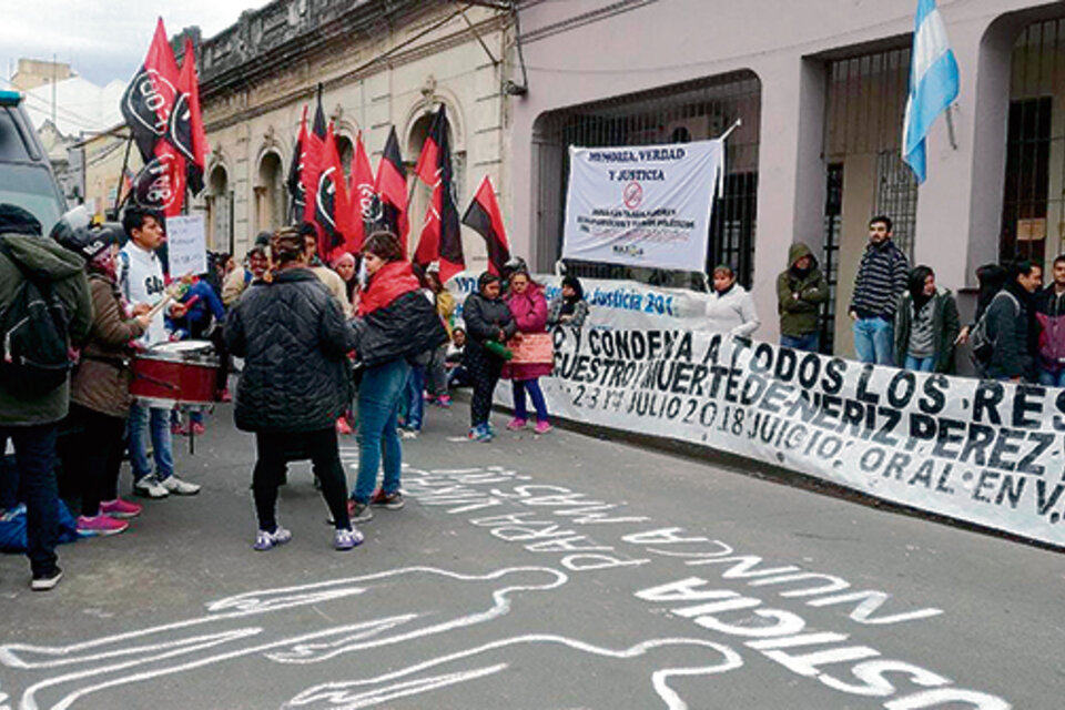 Organizaciones de derechos humanos y sociales se manifestaron el martes pasado a la espera de la sentencia.