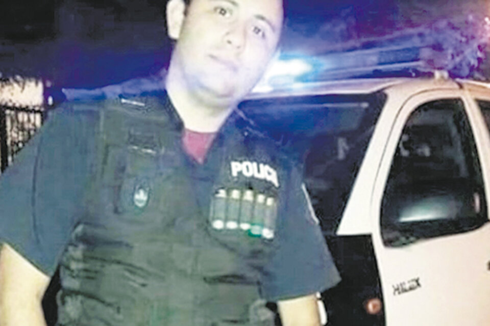 El sargento Gerardo Abarza murió de un tiro en el pecho.
