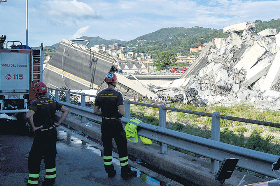 Tragedia por el colapso de un puente (Fuente: AFP)