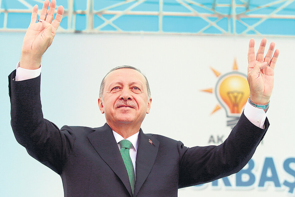 Erdogan dijo que la crisis es artificial y culpó a Occidente por la caída de la lira. (Fuente: AFP)