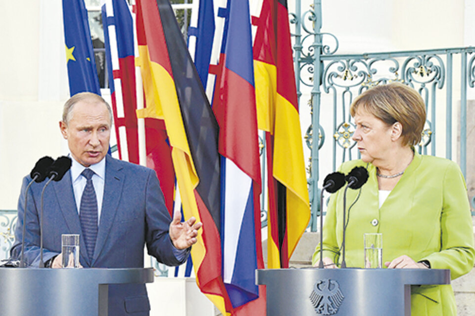 Rueda de prensa de Putin y Merkel en Meseberg. (Fuente: AFP)