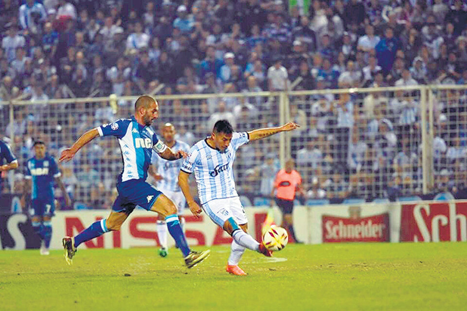 Racing, que ganaba 2-0, se confió ante Atlético Tucumán, que se lo empató con garra después.