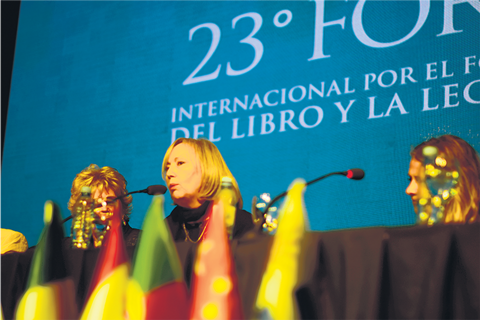 Sylvia Iparraguirre, una de las escritoras que participaron en el Foro.