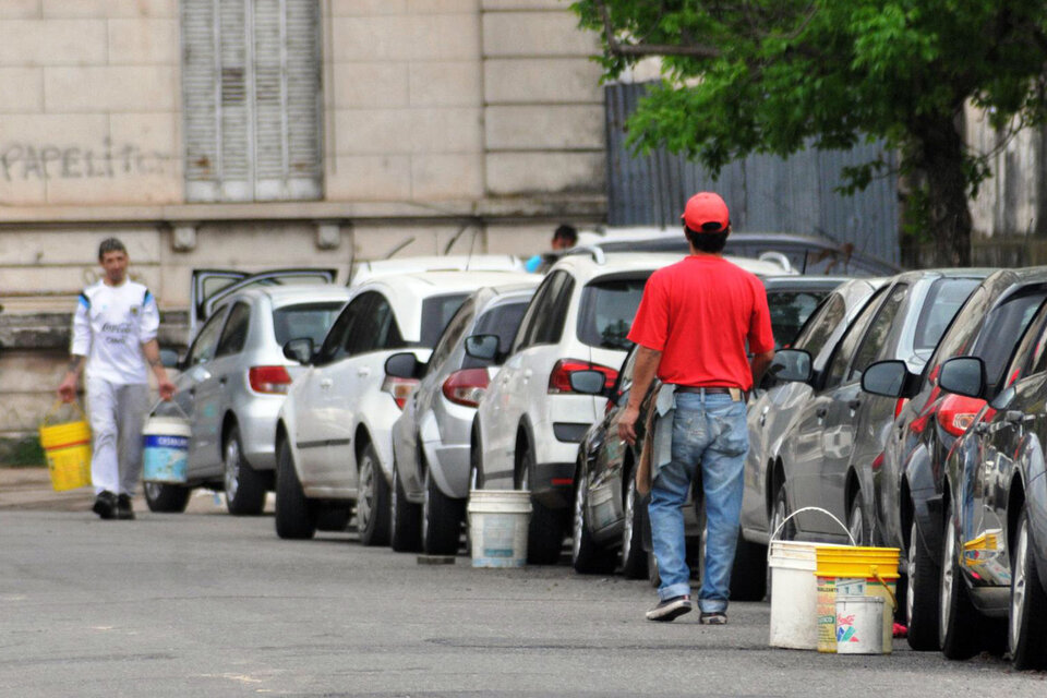 Sobre los cuidacoches, Fein dijo “dejemos de pelearnos por cosas menores. La gente la pasa mal”.