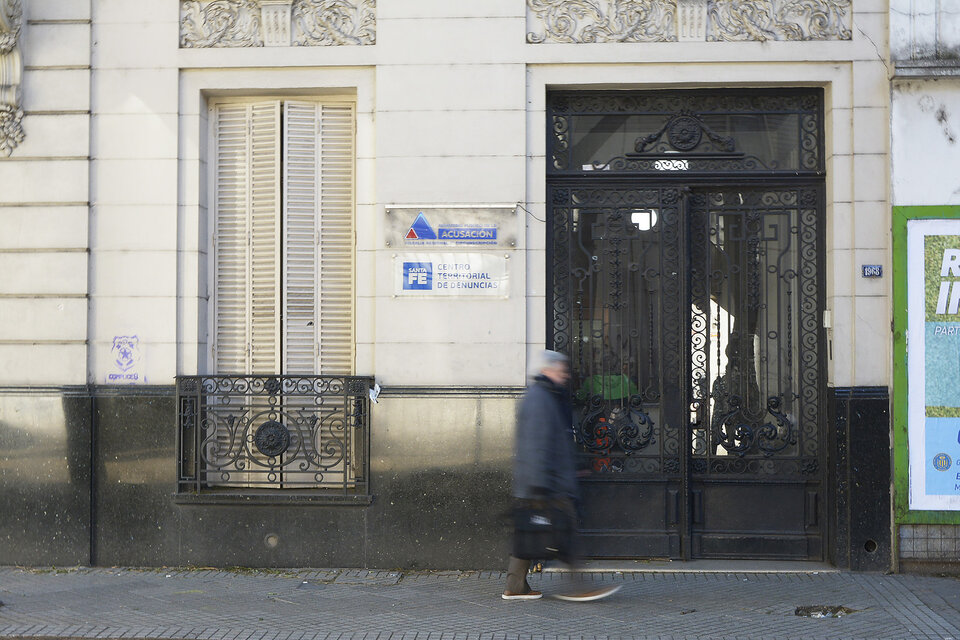 El frente del inmueble recibió, poco antes de las tres de la mañana, seis balazos. (Fuente: Sebastián Joel Vargas)