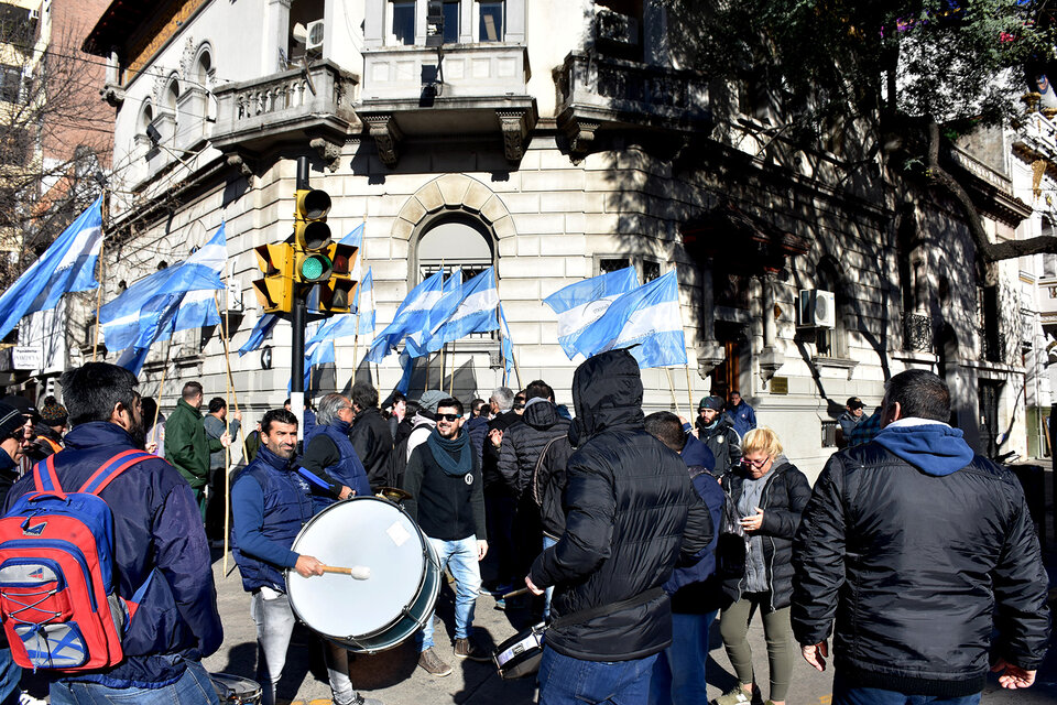 Empleados de Comercio pidió la intervención del Colegio.