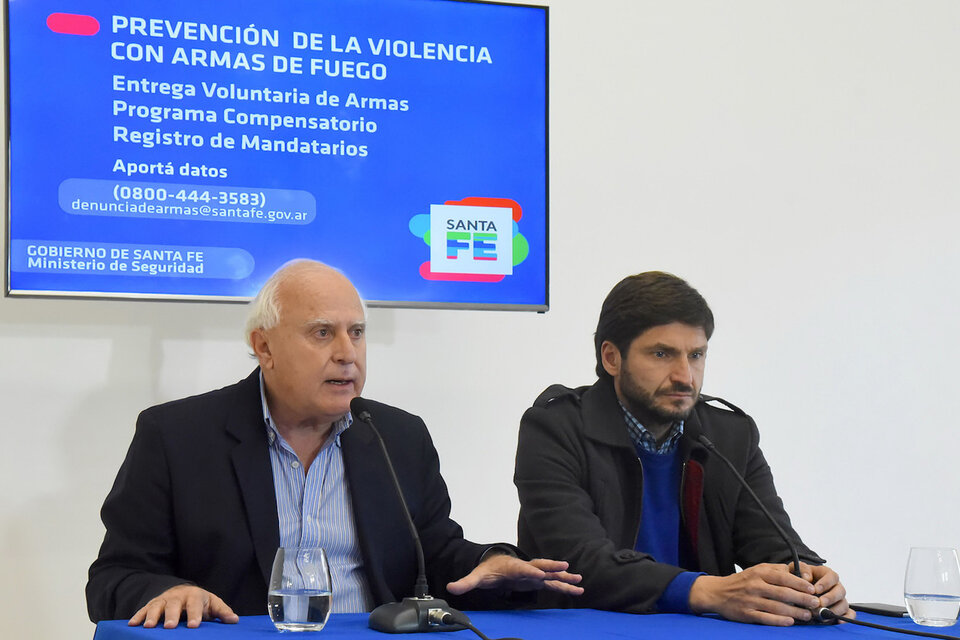 El gobernador Lifschitz y el ministro Pullaro, en conferencia de prensa.