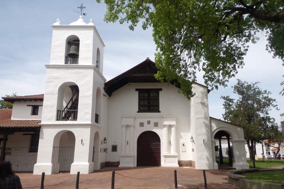 Convento San Francisco, en Santa Fe, sepulcro de Romero de Pineda.