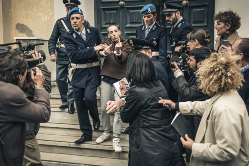 Pese al esfuerzo de Vera Spinetta, el filme muestra a una Rosas más de autoayuda que del anarquismo libertario.