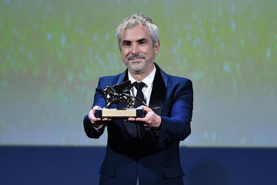 Cuarón con el León de Oro, máximo premio del Festival de Venecia. (Fuente: EFE)