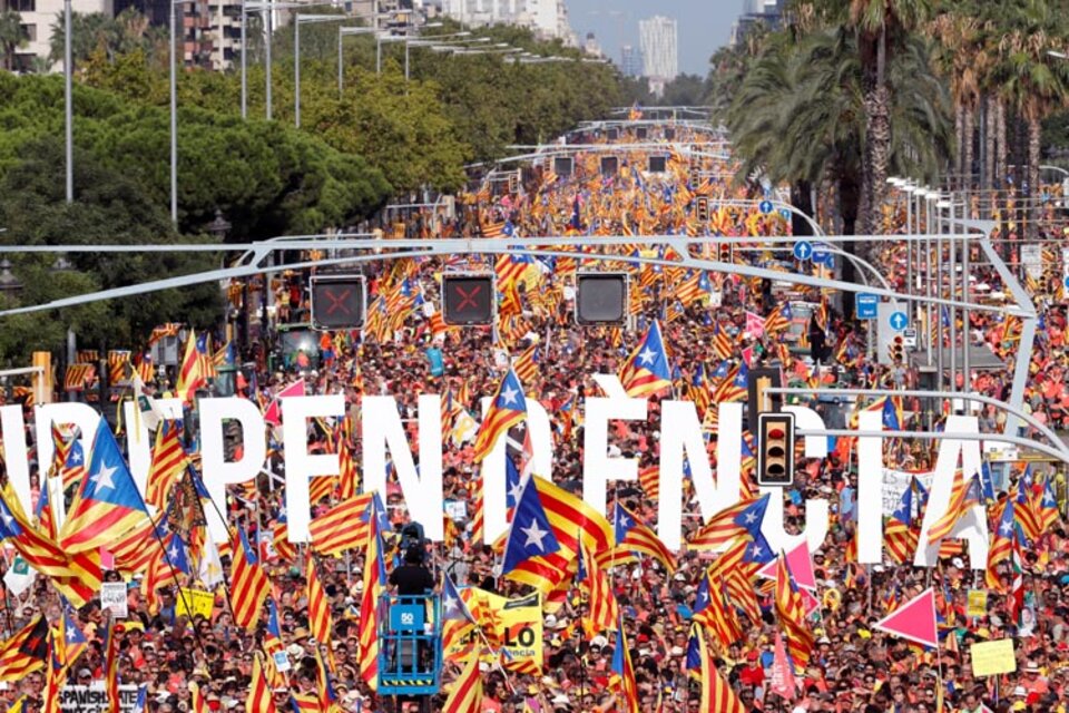 La gigantesca concentración reunió a los independentistas en Barcelona. (Fuente: EFE)