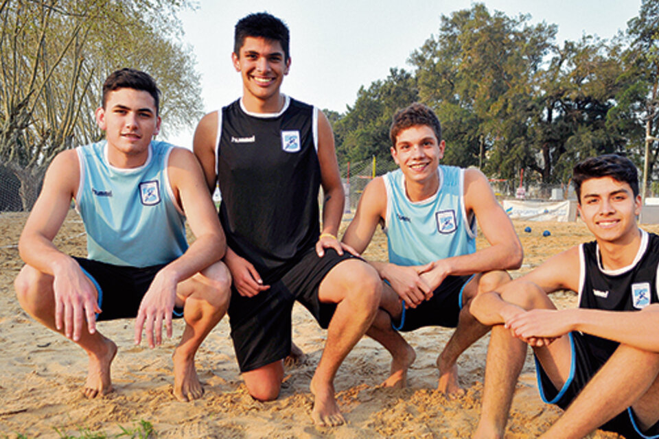 Kamikazes Doradas Las Chicas Del Beach Handball Se