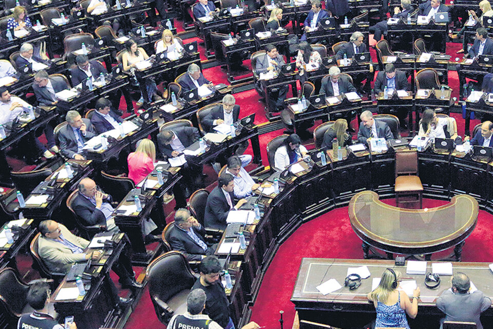 La oposición y algunos diputados oficialistas habían convocado a una sesión especial para hoy. (Fuente: NA)