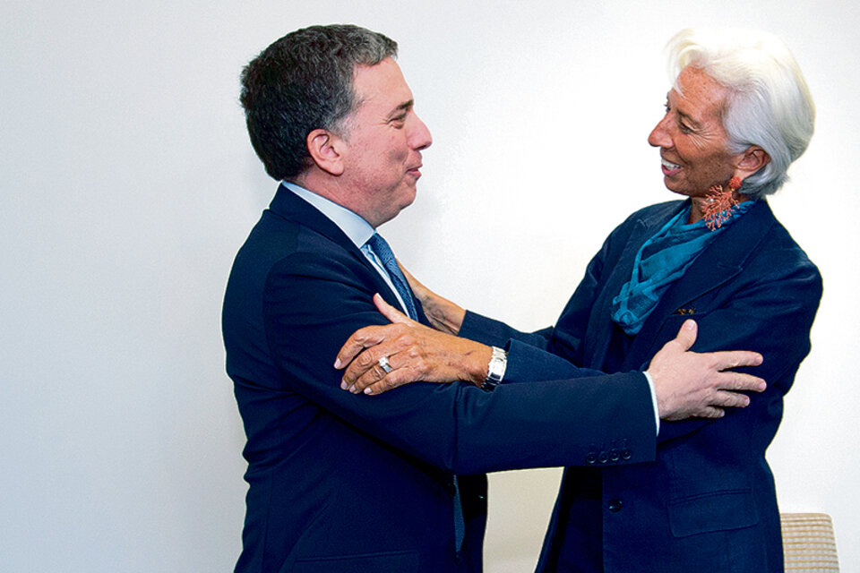 Nicolás Dujovne fue recibido por Christine Lagarde. Luis Caputo, quien también iba a participar, finalmente se quedó en Buenos Aires.