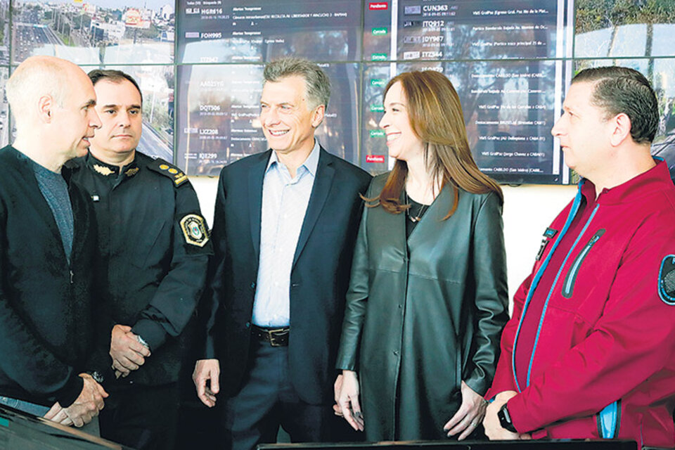 Macri, Vidal y Rodríguez Larreta visitaron ayer un centro integral de monitoreo junto a Bullrich y Dietrich. (Fuente: NA)