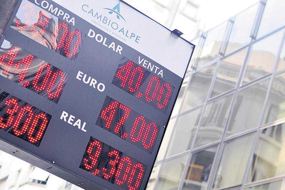 El dólar volvió a cerrar ayer en la city porteña por encima de los 40 pesos. (Fuente: Sandra Cartasso)