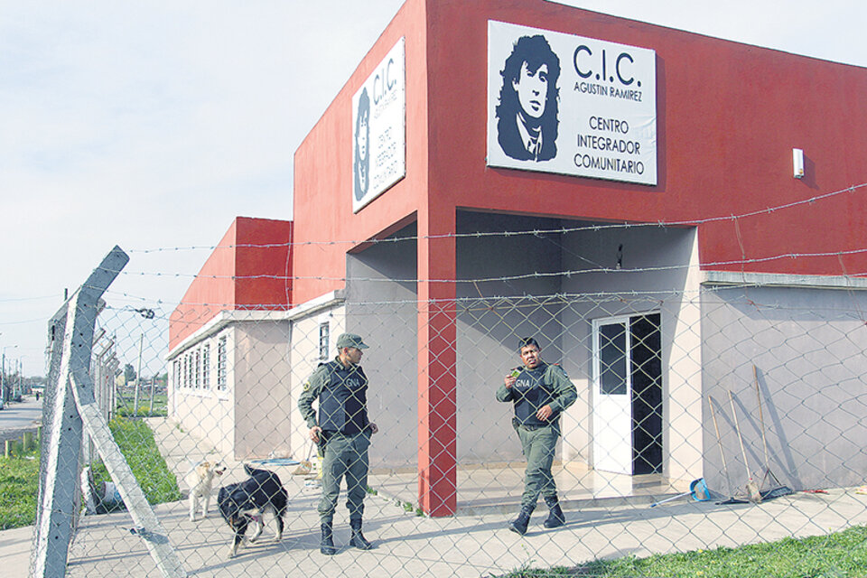 Los gendarmes tomaron el CIC Agustín Ramírez, que se utilizaba para actividades culturales y deportivas. (Fuente: Leandro Teysseire)