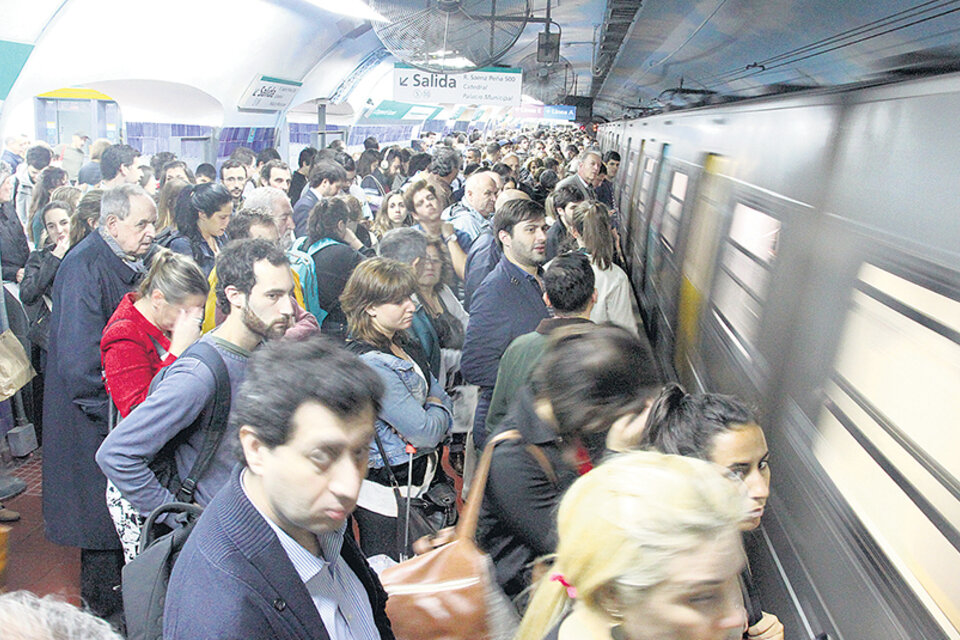 El asbesto se volvió un problema visible cuando fue detectado en vagones comprados por Macri al metro de Madrid. (Fuente: Leandro Teysseire)