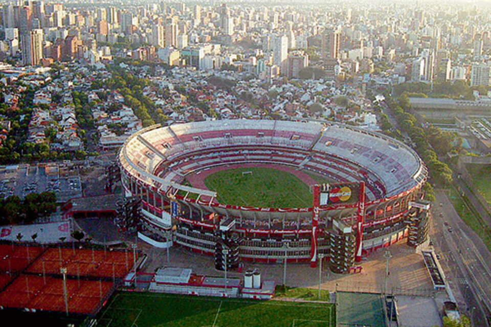 El estadio Monumental. D'Onofrio habló de mudarlo a unos 600 metros hacia el Río de la Plata.