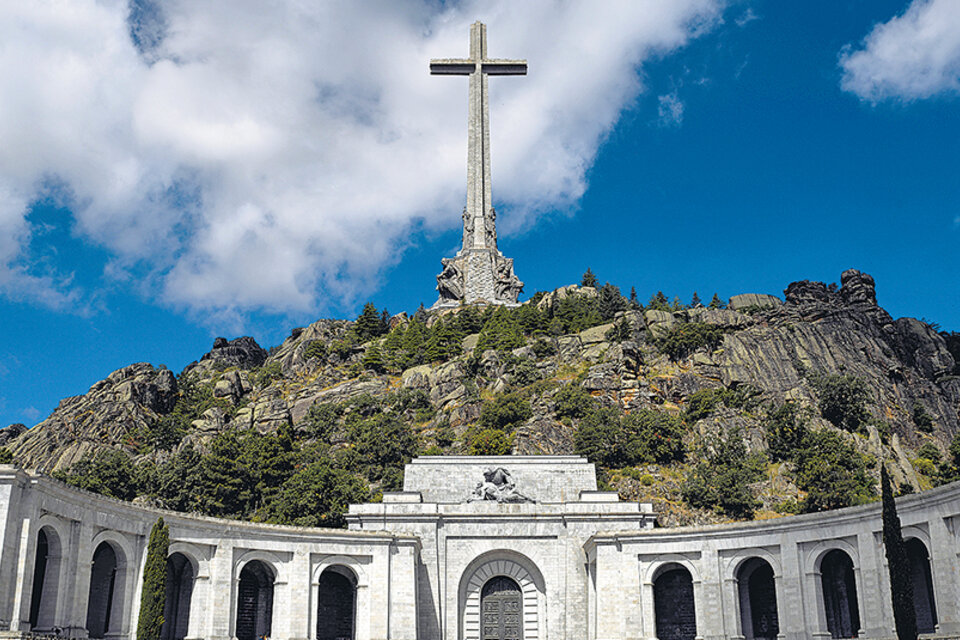 El mausoleo, levantado entre 1940 y 1958, se encuentra en la sierra de Guadarrama.