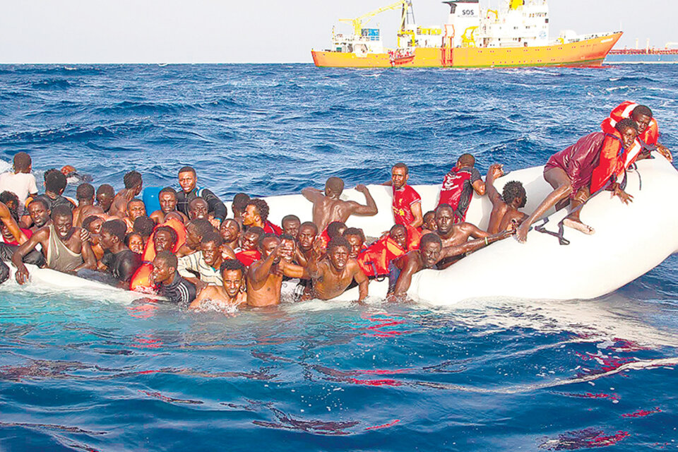 Acnur informó que este año murió en el mar uno de cada 18 de los migrantes que llegaron a Italia. (Fuente: EFE)