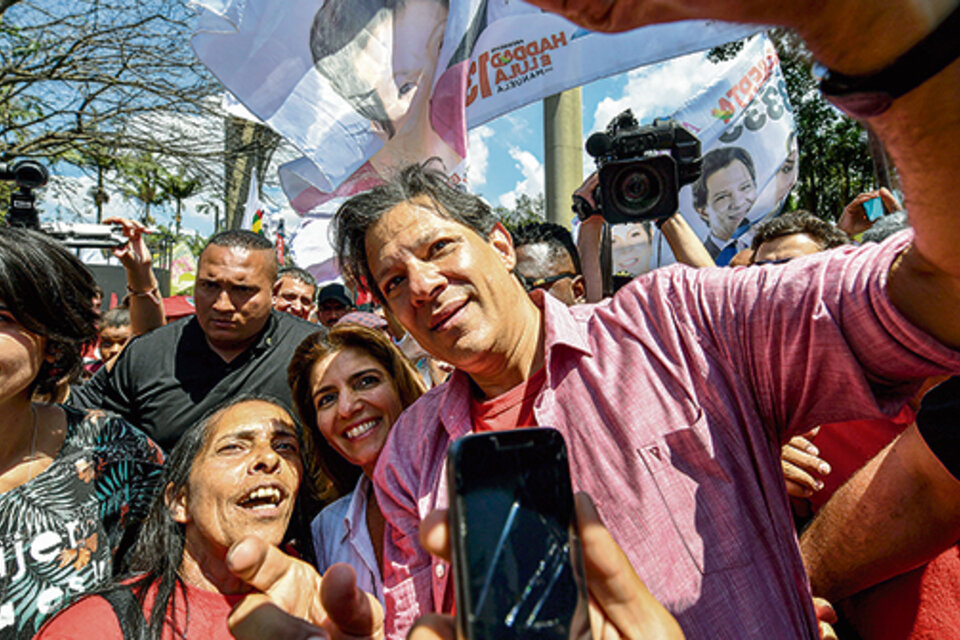 La suma de apoyos a Fernando Haddad comenzó hace dos semanas, cuando Lula fue inhabilitado como candidato. (Fuente: AFP)