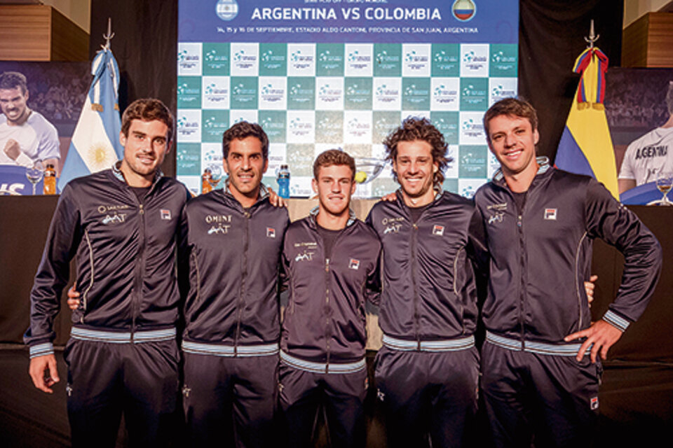 El equipo argentino de Copa Davis: Pella, González, Schwartzman, Zeballos y el capitán Gaudio.