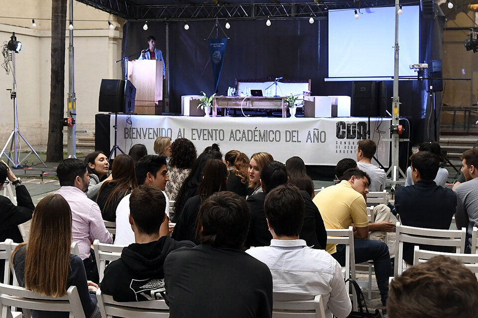 El estrado quedó vacío ayer en el llamado por sus organizadores “evento académico del año”. (Fuente: Gentileza Agencia Efedos)