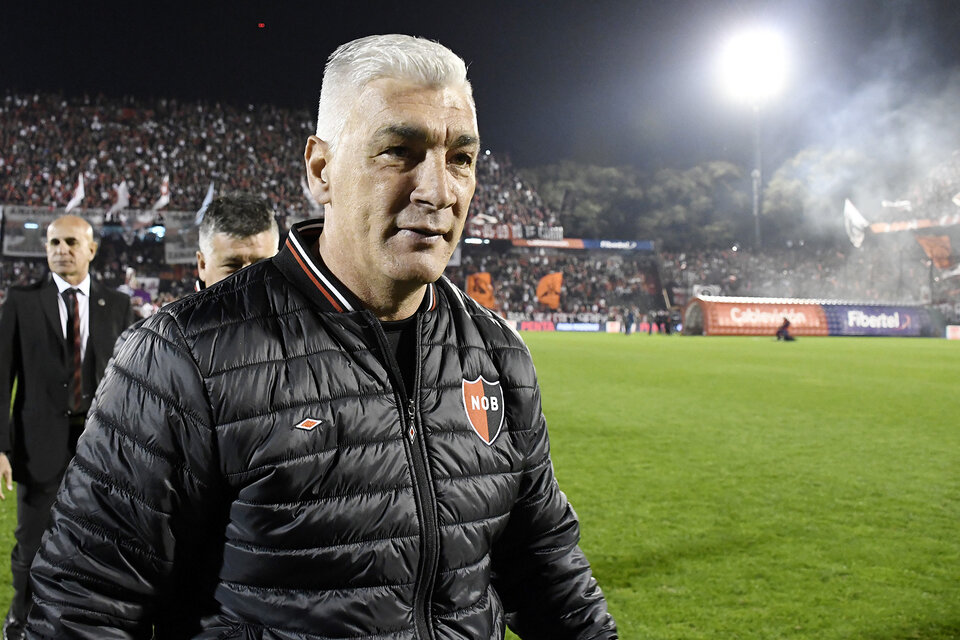 “Nos hacemos cargo de la situación en Newell’s”, dijo el técnico.