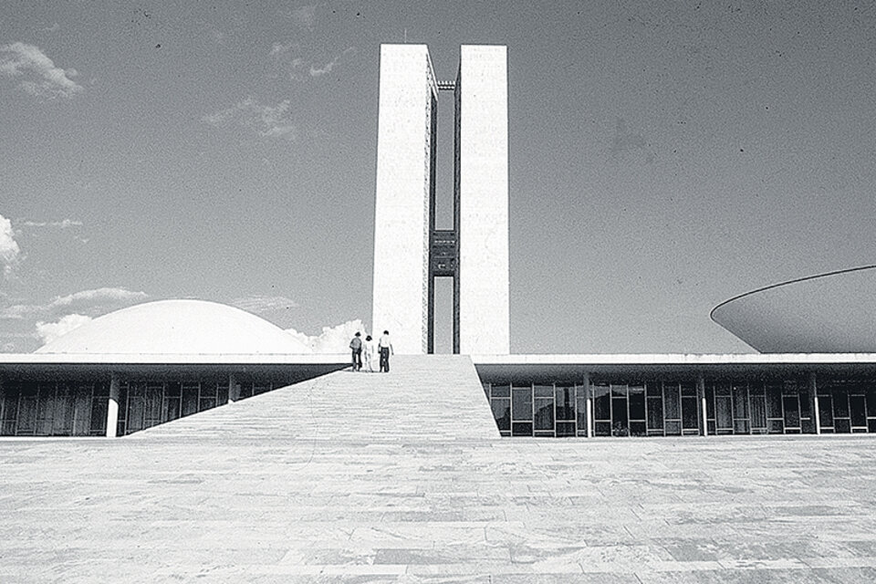 el congreso nacional del arquitecto Oscar Niemeyer en Brasilia