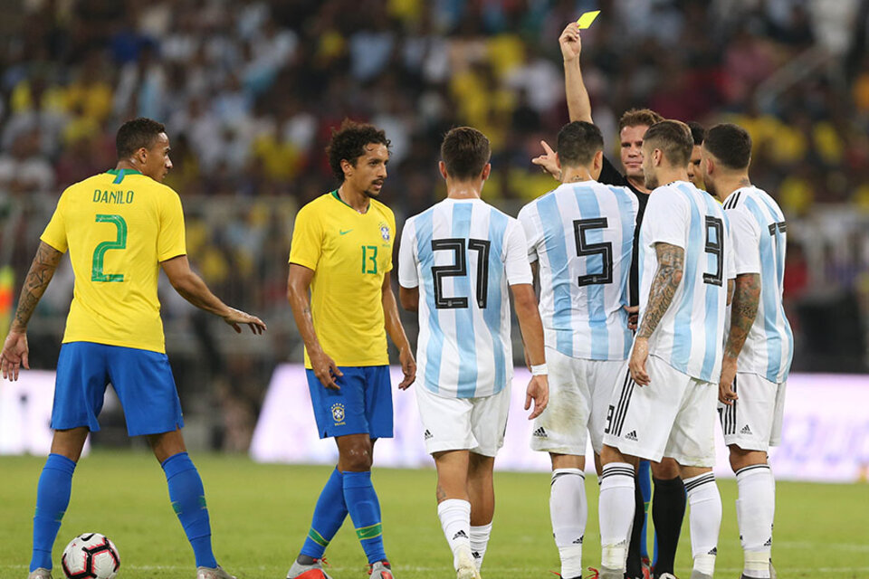 La reciente derrota con Brasil en un amistoso hizo retroceder a la Selección. (Fuente: AFP)