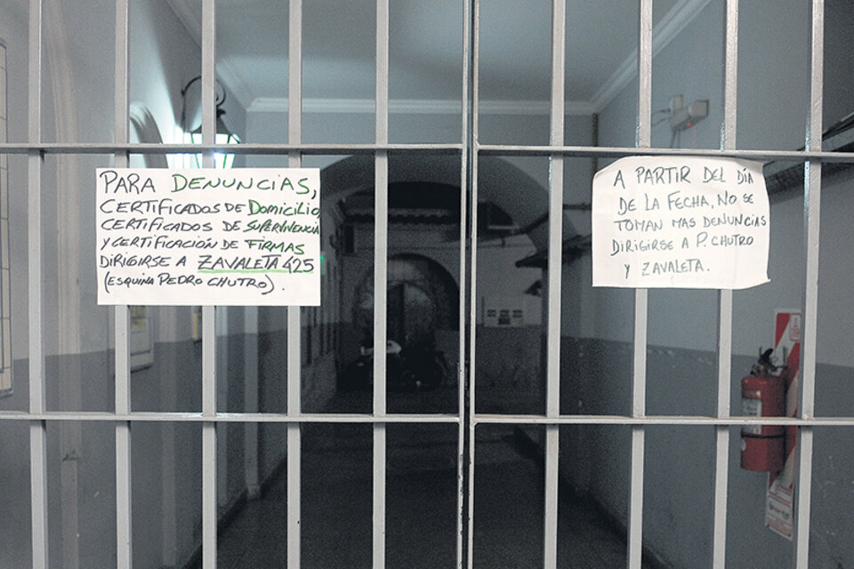 La ex comisaría 32, en la avenida Caseros 2724: cerrada y con avisos informales sobre el cambio.