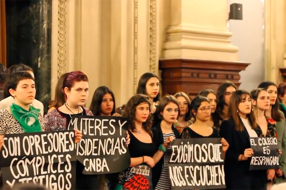 Las ex alumnas del Colegio Nacional de Buenos Aires denunciaron hábitos de acoso sexual en los claustros.