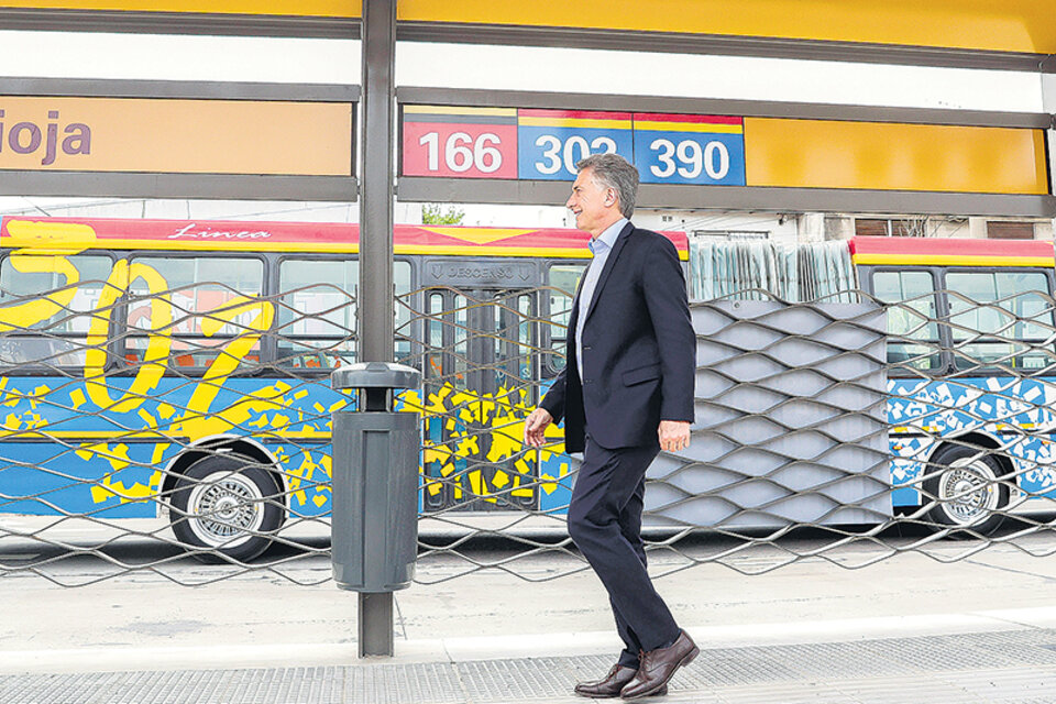 El presidente Mauricio Macri defendió la nueva suba del gas durante la inauguración del metrobus del Oeste. (Fuente: NA)