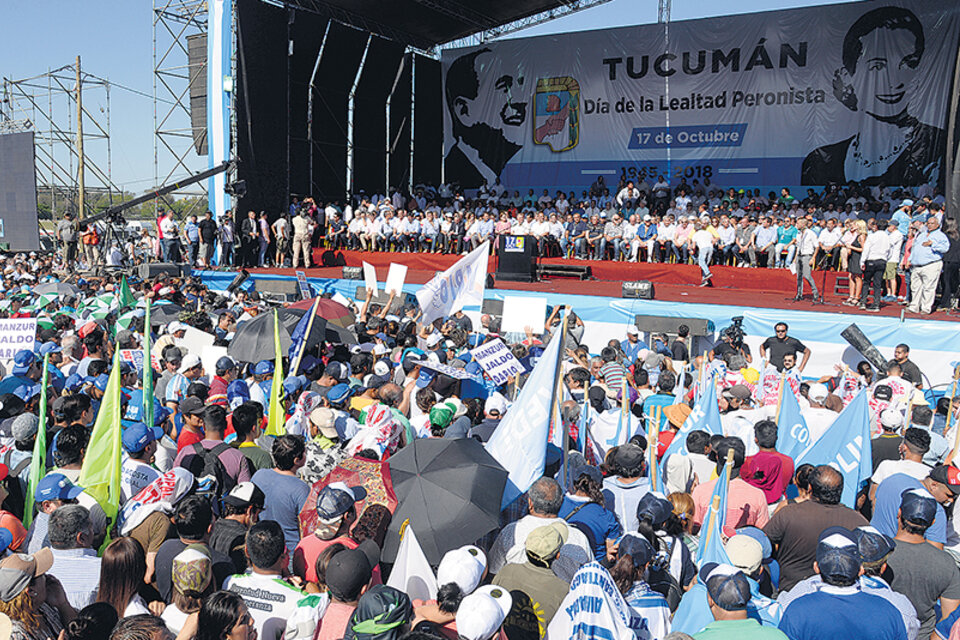 El escenario fue montado frente a la pista y las tribunas del hipódromo tucumano. (Fuente: Gentileza Gobierno de Tucumán)