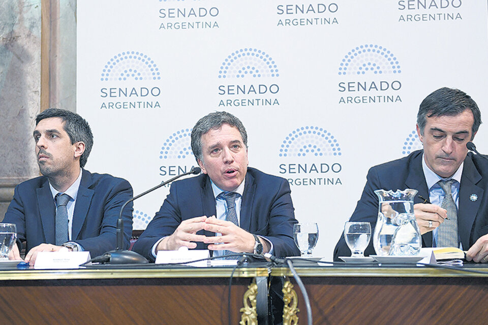 Nicolás Dujovne, ministro de Hacienda, atribuyó los errores de cálculo en las proyecciones de este año a la crisis internacional.
