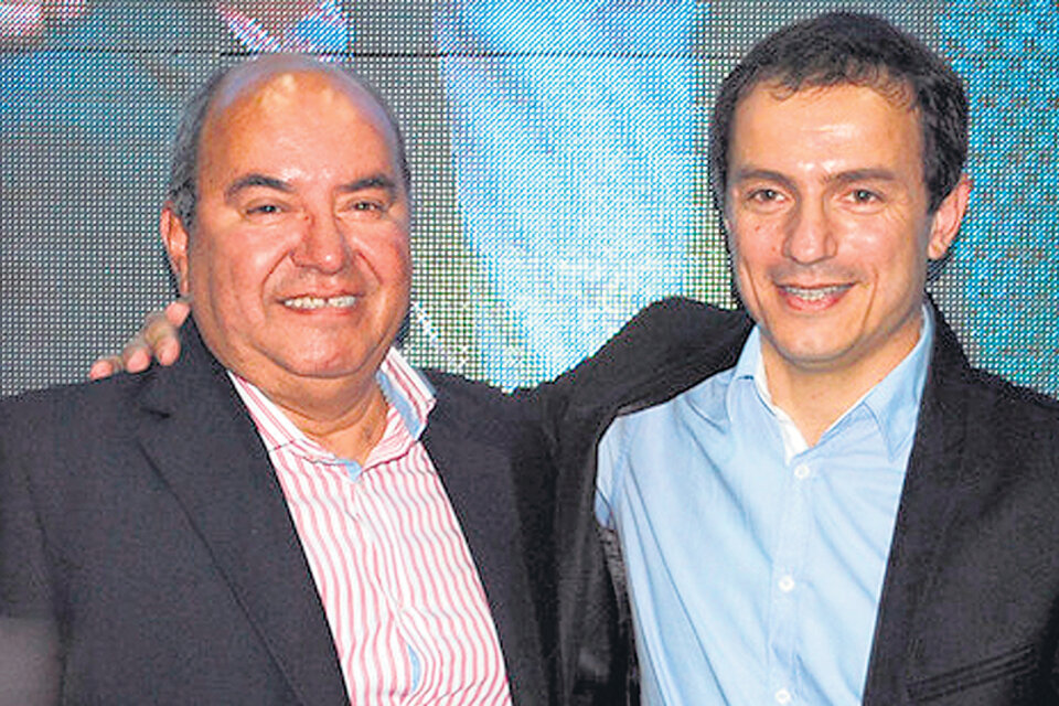 Julio Amoroso (izquierda) junto al intendente de Cambiemos, Sebastián Abella. (Fuente: Portal La Auténtica Defensa)