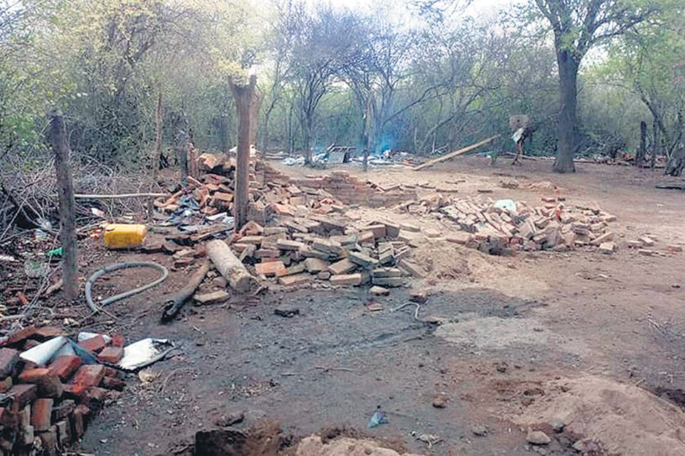 El rancho incendiado de donde fue desalojado Reyes Corvalán. (Fuente: Gentileza Mocase)