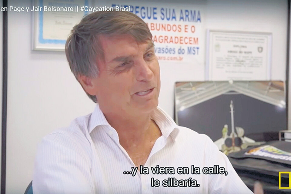 La sonrisa canchera de Bolsonaro en uno de sus comentarios más desagradables.