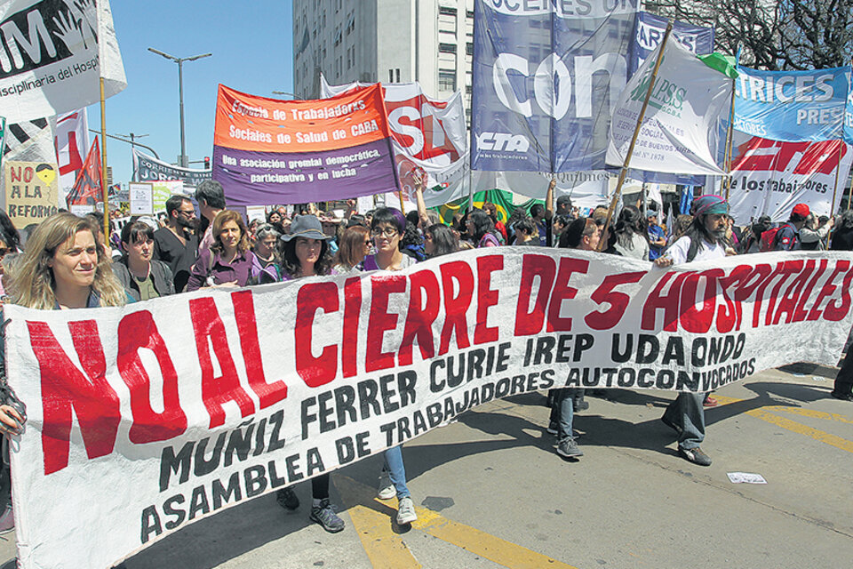 La multitud marchó desde el ex ministerio de Salud de la Nación hacia Plaza de Mayo. (Fuente: Bernardino Avila)