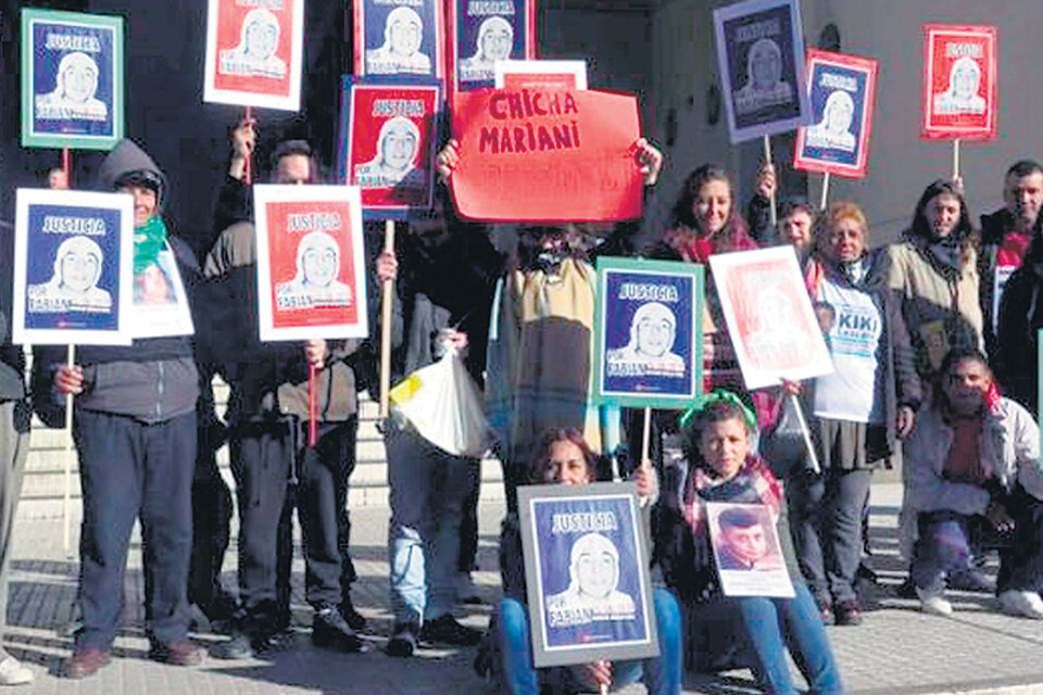 Los familiares y amigos de Fabián Gorosito reclamaron después de las absoluciones del primer juicio.