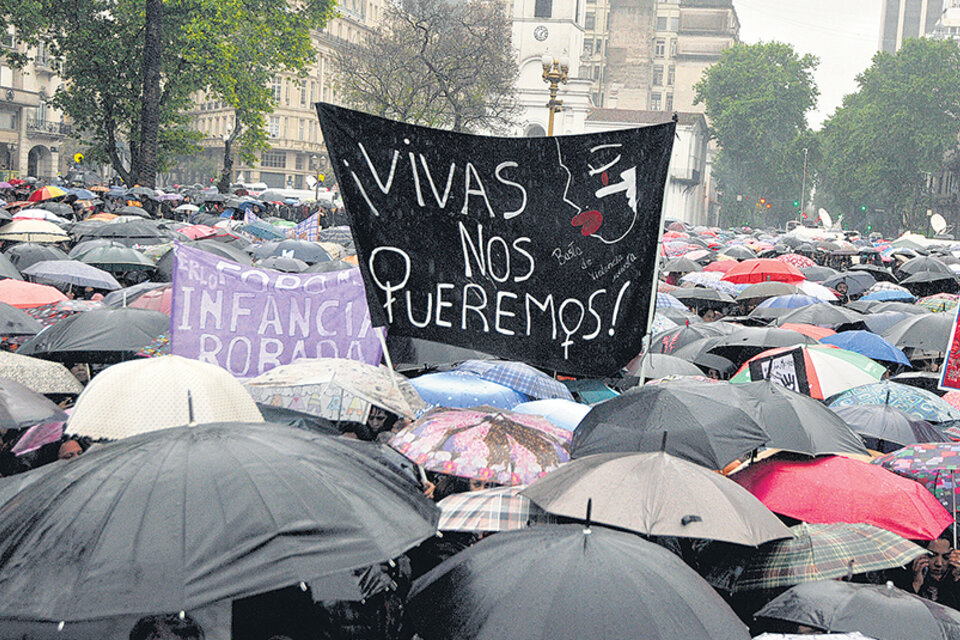 La muerte de Lucía Pérez, de 16 años, generó la multitudinaria marcha del Miércoles Negro. (Fuente: Sandra Cartasso)