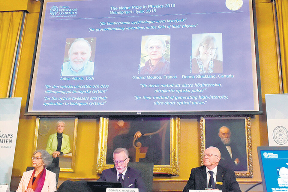 La presentación de los premiados: Donna Strickland, Arthur Ashkin y Gérard Mourou.