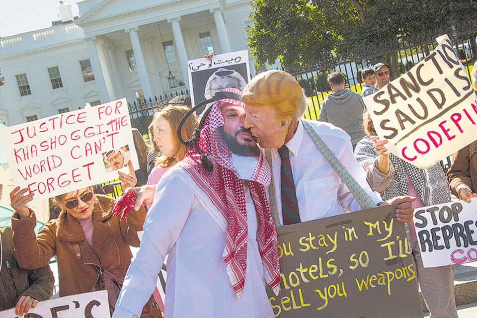Manifestantes en Washington repudian el vínculo entre Trump y el príncipe saudita Mohammed bin Salmán. (Fuente: AFP)