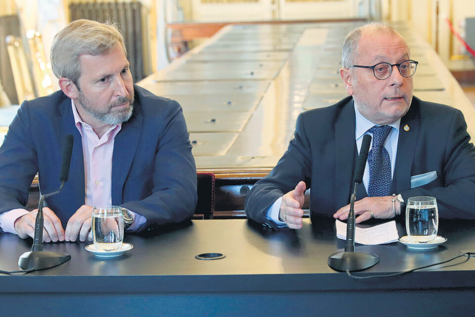 El ministro del Interior, Rogelio Frigerio, y el canciller Jorge Faurie hablaron luego de la reunión de gabinete. (Fuente: NA)