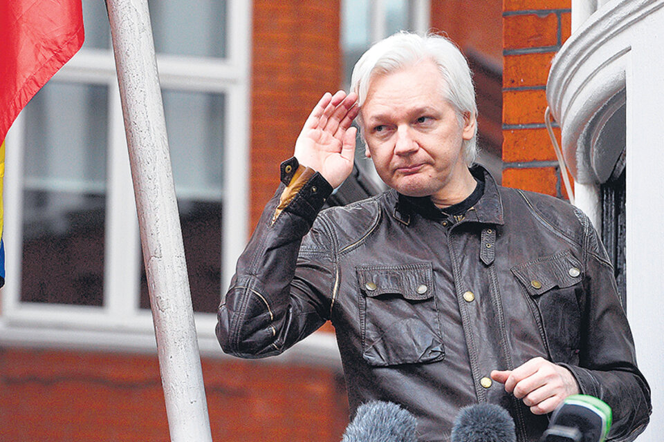 Assange está refugiado en la embajada ecuatoriana en Londres desde agosto de 2012. (Fuente: EFE)