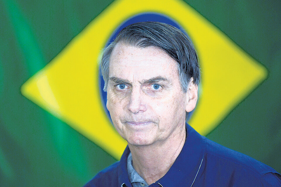 Bolsonaro lidera los sondeos de cara al ballottage.