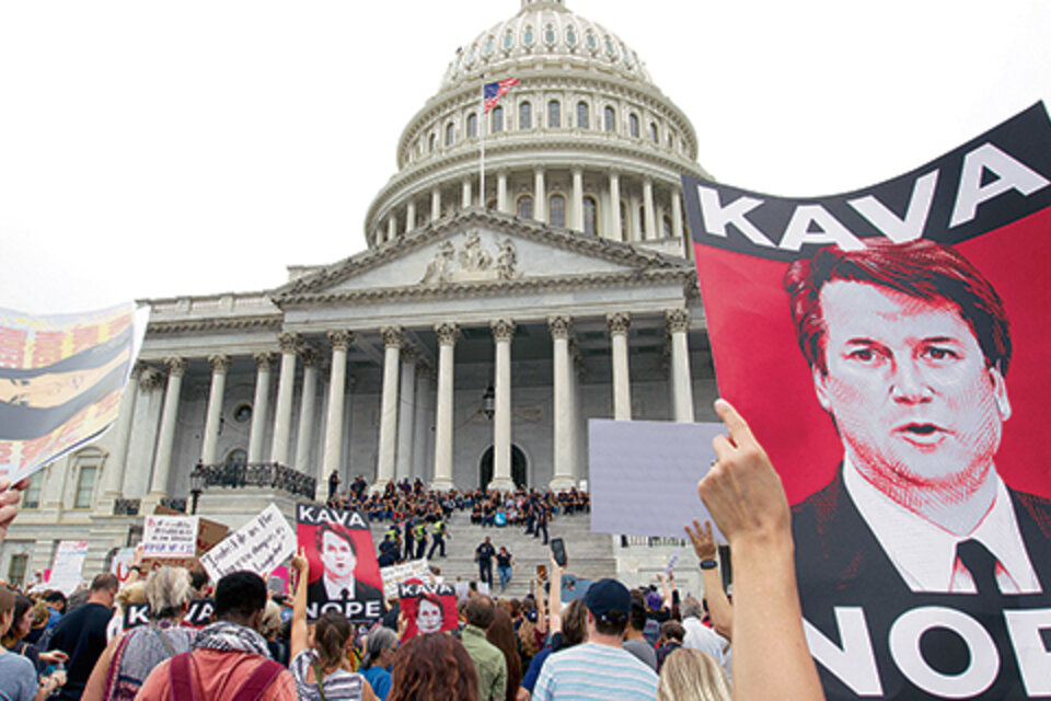Con la consigna “Kava-No” opositores protestaron en las afueras del Capitolio por la designación del candidato de Trump.