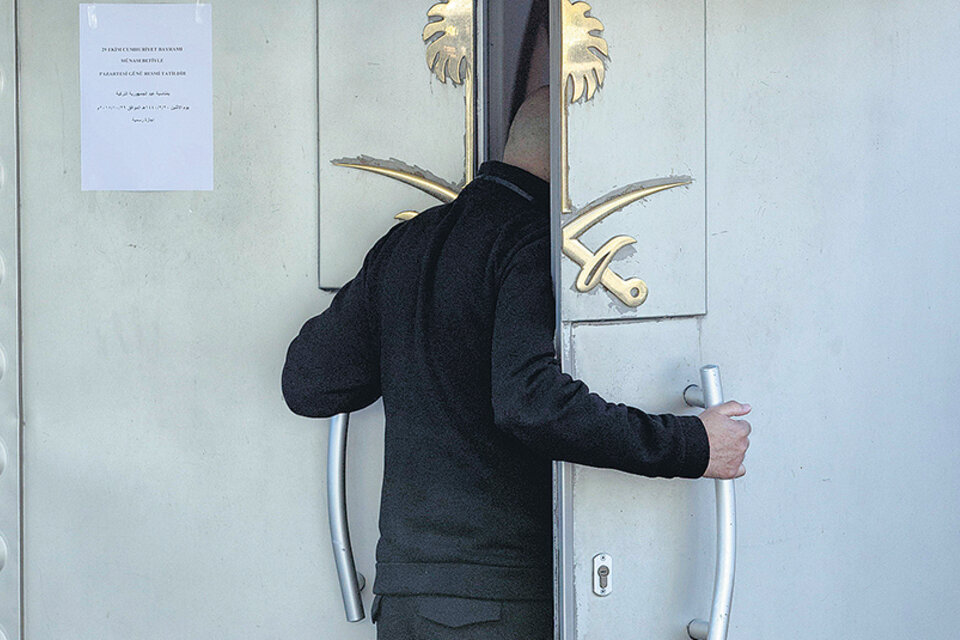 El consulado árabe en Estambul, el lugar del crimen de Khashoggi, imán de las especulaciones. (Fuente: EFE)
