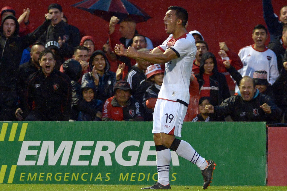 El paraguayo Oviedo hizo su primer gol ante los hinchas leprosos. (Fuente: Sebastián Granata)